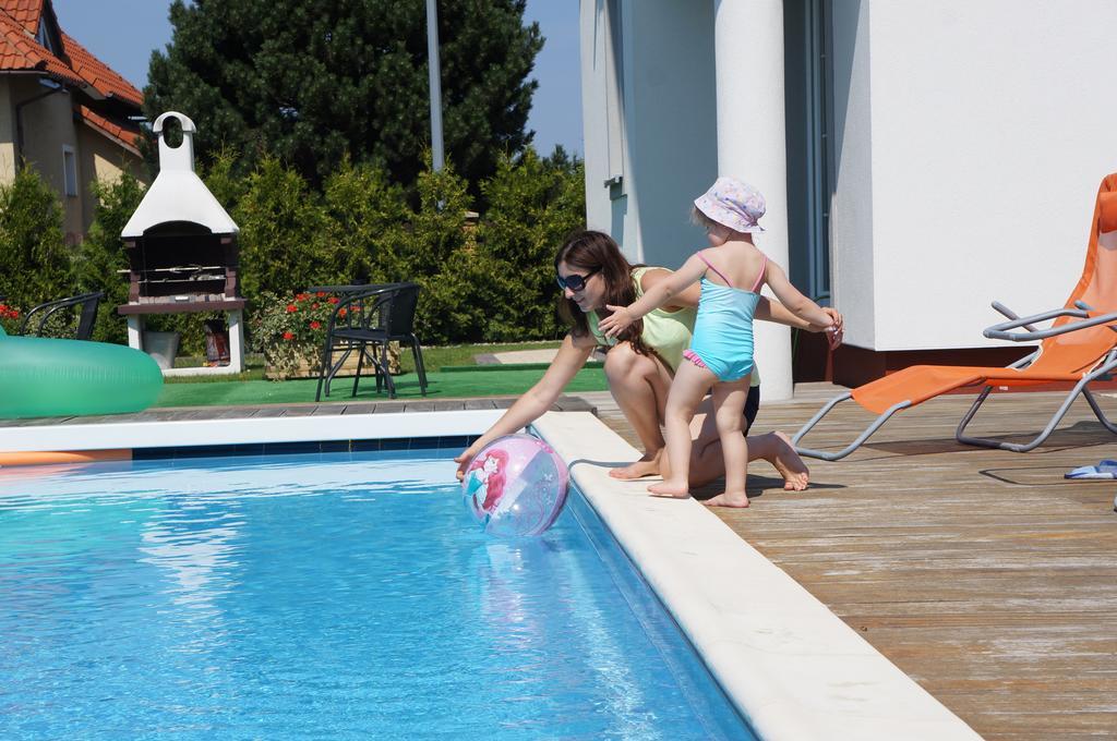 Villa Dom Przy Basenie Puck Exterior foto